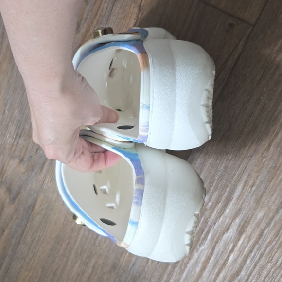 CROCS Tie-Dye Clogs with Flower Charms/ Size 6 - Picture 3 of 5